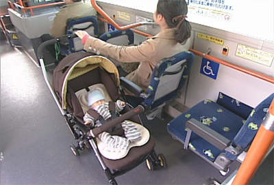 携带婴儿车的乘车方法4