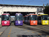 写真:省エネルギー新型車両8800形