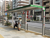 写真：多言語表記の案内板