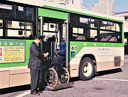 リフト付超低床バス