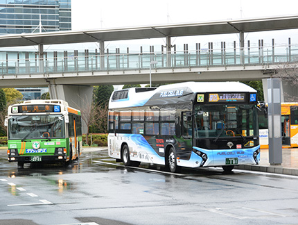 営業運行を開始した燃料電池バス