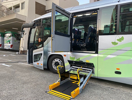 リフト付き観光バス