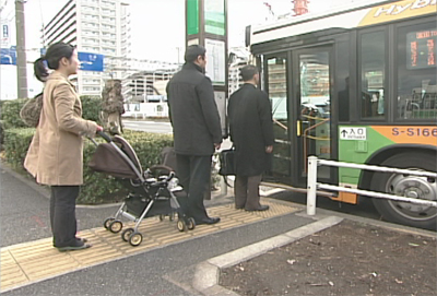 Image 1: Comment prendre le bus avec une poussette