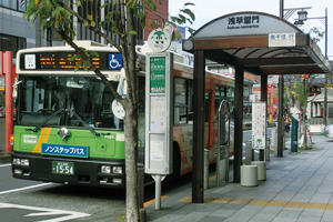 Photo:Various kinds of bus stops