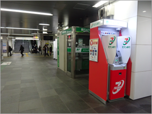 画像：大江戸線新宿西口駅 コインロッカー