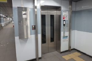 画像：大江戸線勝どき駅 EV