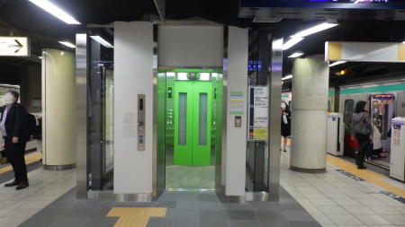 画像：九段下駅（ホーム～コンコース）