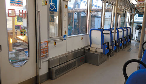 画像:都営荒川線車内
