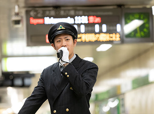 画像：鉄道営業（駅係員）