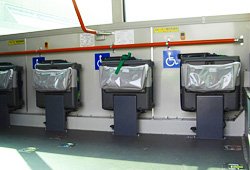 画像:車椅子スペース 画像:車椅子スペース