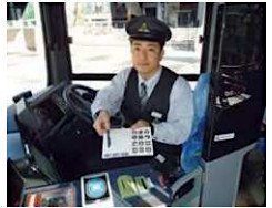 画像:筆談具によるコミュニケーション 画像:筆談具によるコミュニケーション