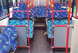 画像:フルフラットバスの車内 画像:フルフラットバスの車内