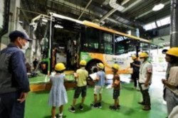 画像:都バス探検隊の様子