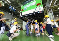 画像：「夏休みわくわくこどもキャンペーン」都バス探検隊の様子