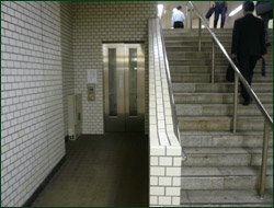 階段昇降機付き階段 階段昇降機付き階段
