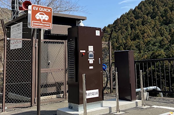 画像:EV用急速充電設備