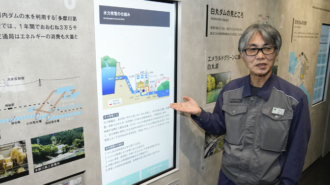 壁面展示と浅沼さん