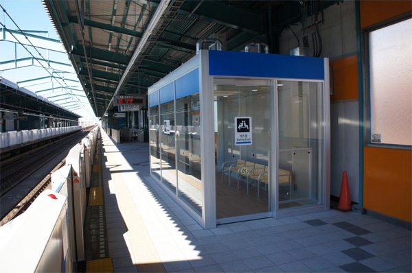 三田線新高島平駅待合室