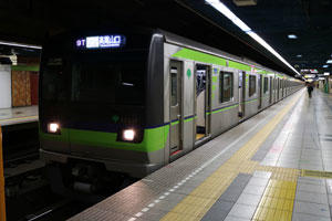 画像：高尾山口への直通列車