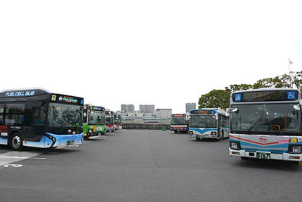 並ぶバス車両