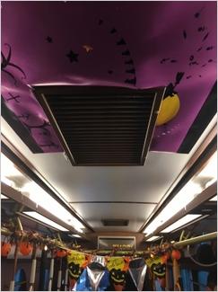 画像:画像:9002号の車内の様子 画像:9002号の車内の様子