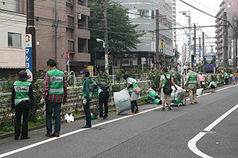 画像：大塚バラ剪定会