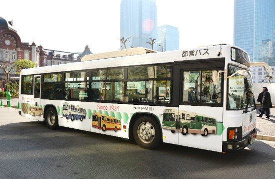 画像：都営バス90周年記念オリジナルデザインラッピングバス