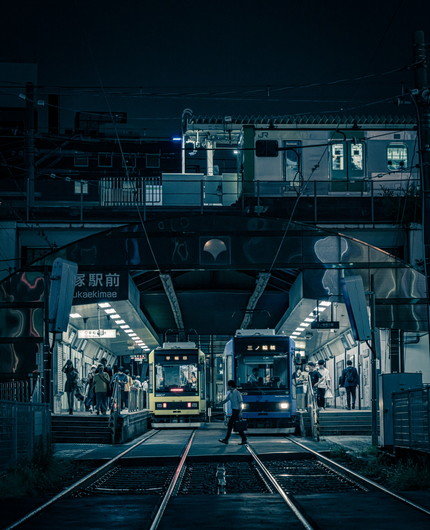 作品：タイトル「都会の駅空と一日の終り」 くーぴーさん