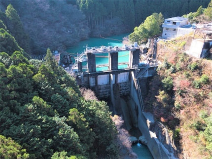 画像：白丸調整池ダム・白丸発電所