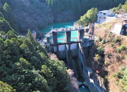 画像：白丸調整池ダム・白丸発電所