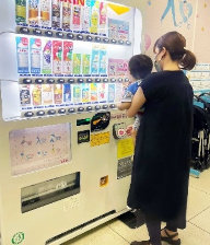 画像：育児用品自動販売機