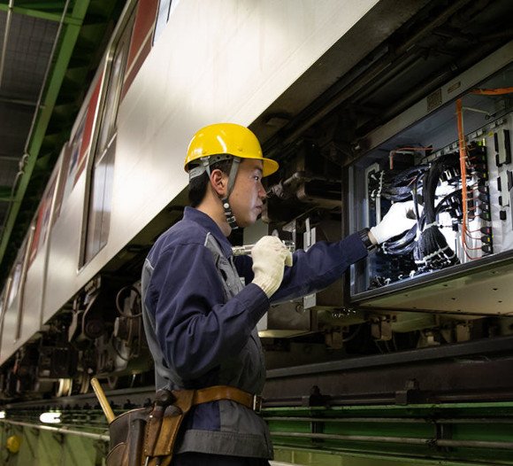 画像：電車整備の様子
