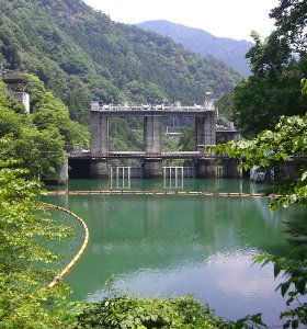 画像：白丸調整池ダム