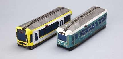画像：電車型ペンケース2