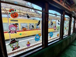画像：都電ハロウィン号の装飾2