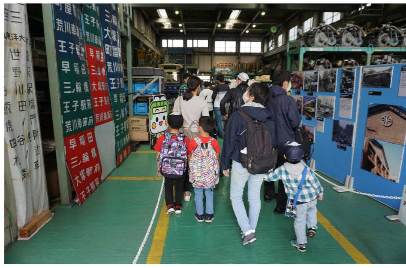 画像：車両工場内見学