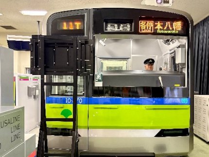 画像：新宿線10-300形運転シミュレータ
