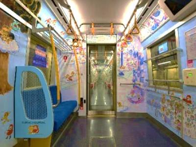 画像：子育て応援スペース 車内の装飾4