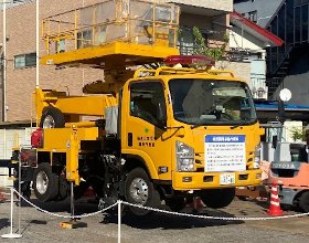 画像：軌陸両用架線作業車