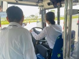 大型バスの運転体験の様子