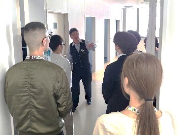 営業所内の見学の様子