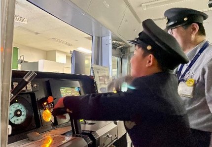側面からみたシミュレータによる運転挑戦体験
