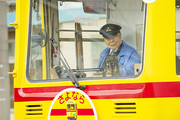 運転席に座る高橋さん