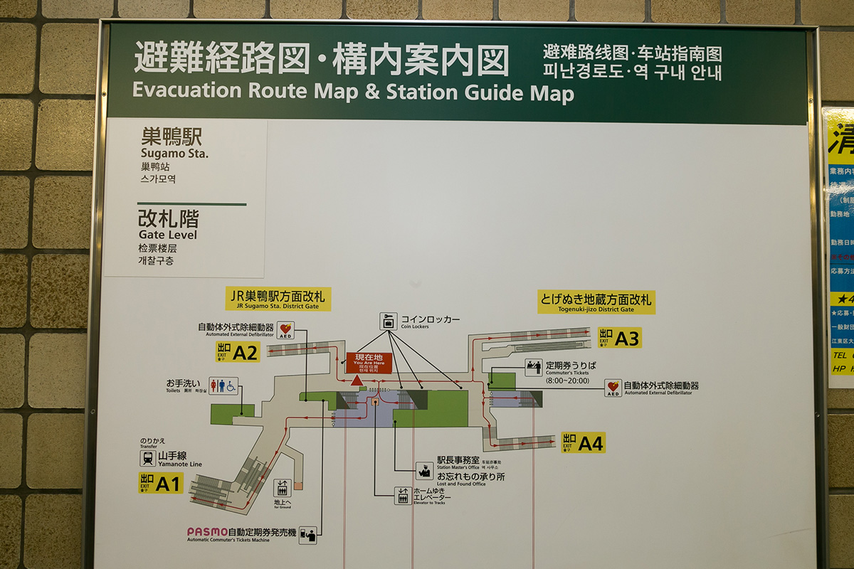 駅構内に必ずある避難経路図。特に日常で使う駅の避難経路は確認しておいた方がよい。