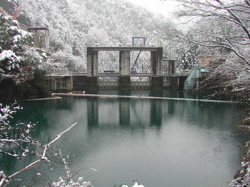 白丸ダムの雪景色