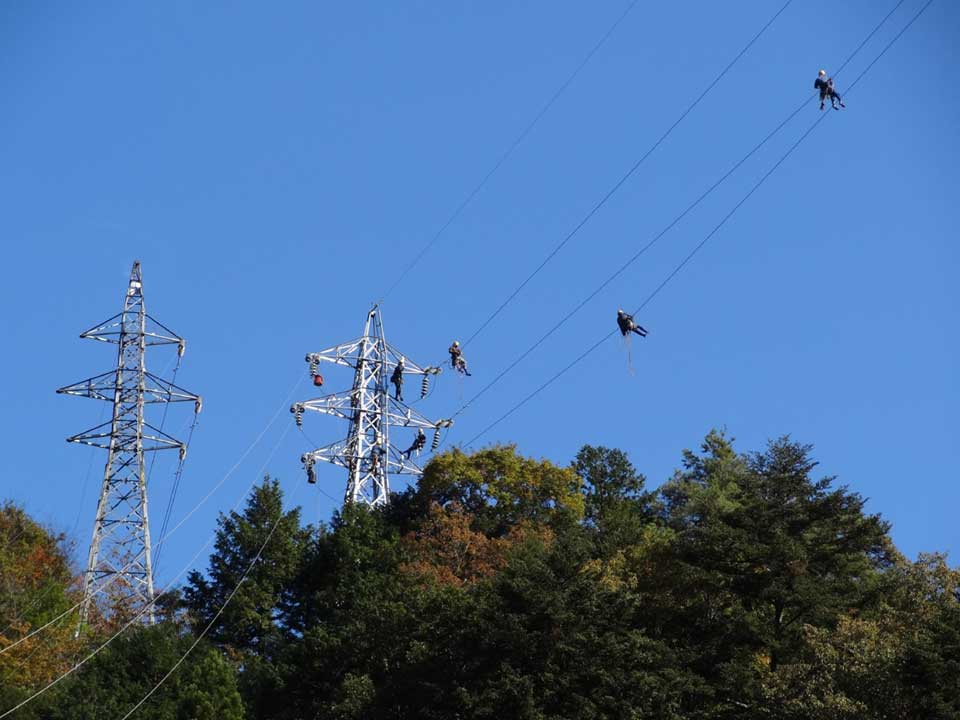 送電線宙乗り点検