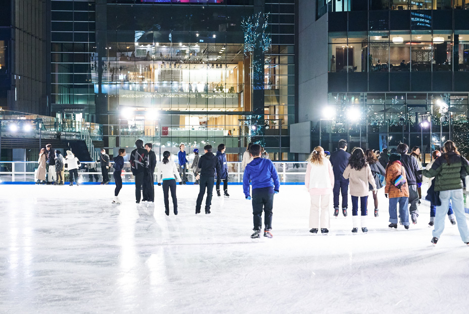 東京ミッドタウン「KOSÉ MIDTOWN ICE RINK」