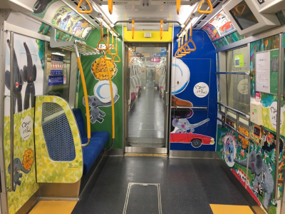 画像：「子育て応援スペース」車内装飾 7